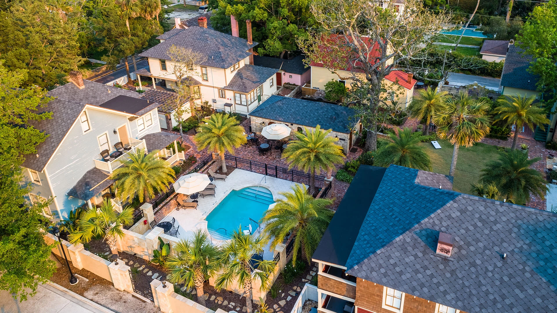 The Collector Luxury Inn & Gardens